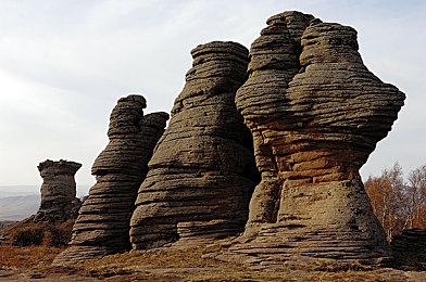 肉鸽卡牌游戏《怪物火车2》正式公布 Steam试玩版已上线